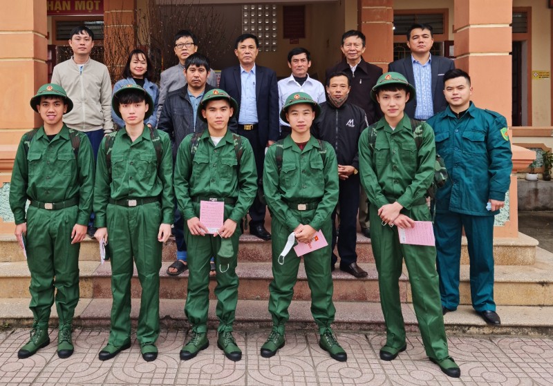 Thị trấn Đô Lương gặp mặt  và tiễn thanh niên lên đường nhập ngũ năm 2022