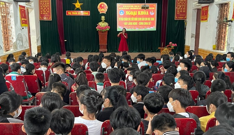 Thị trấn Đô Lương tổ chức buổi hoạt động ngoại tư vấn chăm sóc sức khỏe cho học sinh