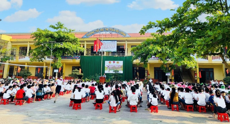 Thị trấn Đô Lương tổ chức tuyên truyền phòng chống đuối nước, tai nạn thương tích, An toàn giao thông, phòng chống cháy nổ và phòng chống ma túy học đường tại trường Tiểu học Thị trấn